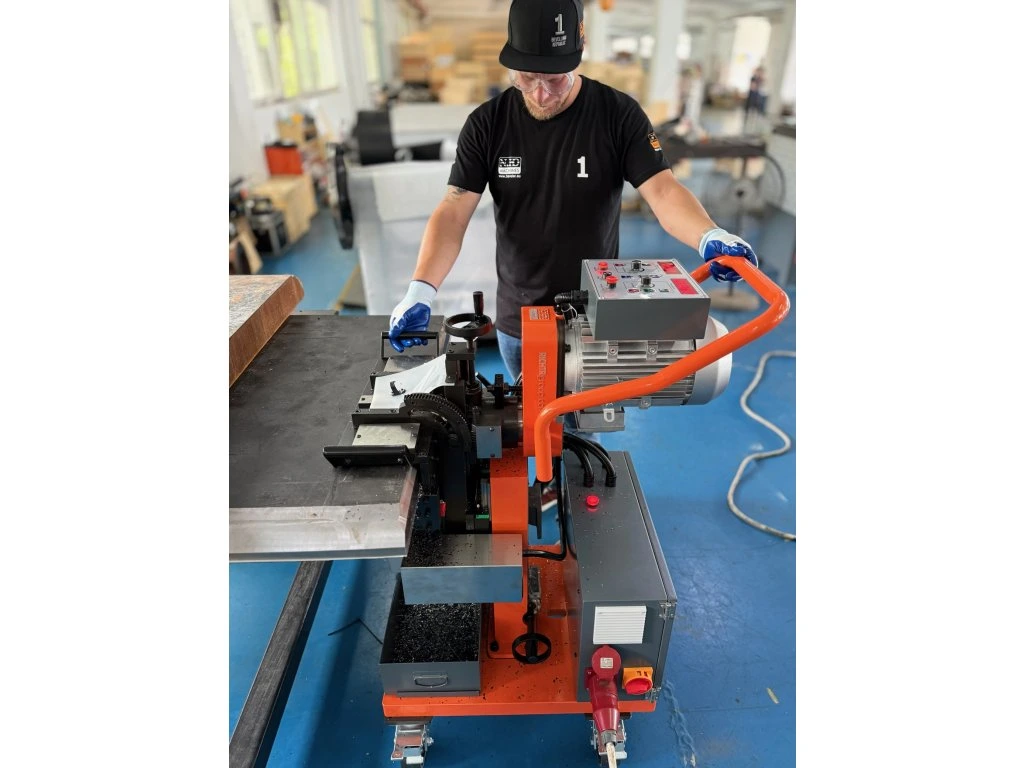 N.KO Fraiseuse automatique de bords soudés UZ47 SKILLMASTER